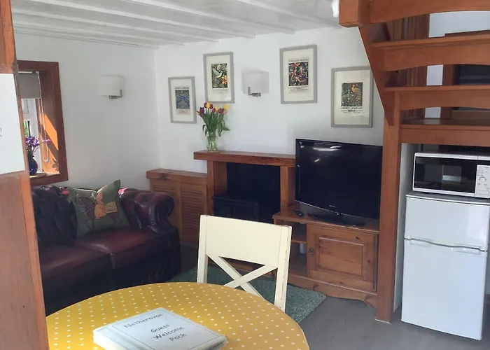 Selfcatering Coach House New Forest Dog Friendly